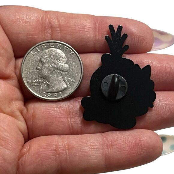 Lilo and Stitch Scrump Doll Enamel Pin - Picture 5 of 6